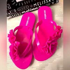 BRAND NEW MINI MELISSA
Girls Harmonic Garden Jelly Flip Flops Hot Pink Sz. 11